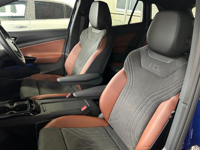 ID.4 プロ ローンチエディション デモカー 禁煙車 AA未出品 ACC パノラマガラスルーフ 純20AW アラウンドビューカメラ 純インフォテイメントシステム LEDマトリックスヘッドライト F&Rドラレコ ETC パワーテールゲート(18枚目)