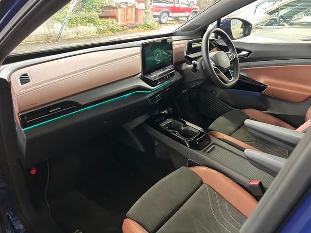 ID.4 プロ ローンチエディション デモカー 禁煙車 AA未出品 ACC パノラマガラスルーフ 純20AW アラウンドビューカメラ 純インフォテイメントシステム LEDマトリックスヘッドライト F&Rドラレコ ETC パワーテールゲート(19枚目)