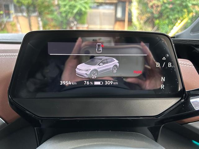 ID.4 プロ ローンチエディション デモカー 禁煙車 AA未出品 ACC パノラマガラスルーフ 純20AW アラウンドビューカメラ 純インフォテイメントシステム LEDマトリックスヘッドライト F&Rドラレコ ETC パワーテールゲート(22枚目)