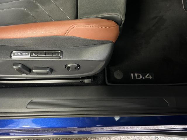 ID.4 プロ ローンチエディション デモカー 禁煙車 AA未出品 ACC パノラマガラスルーフ 純20AW アラウンドビューカメラ 純インフォテイメントシステム LEDマトリックスヘッドライト F&Rドラレコ ETC パワーテールゲート(36枚目)