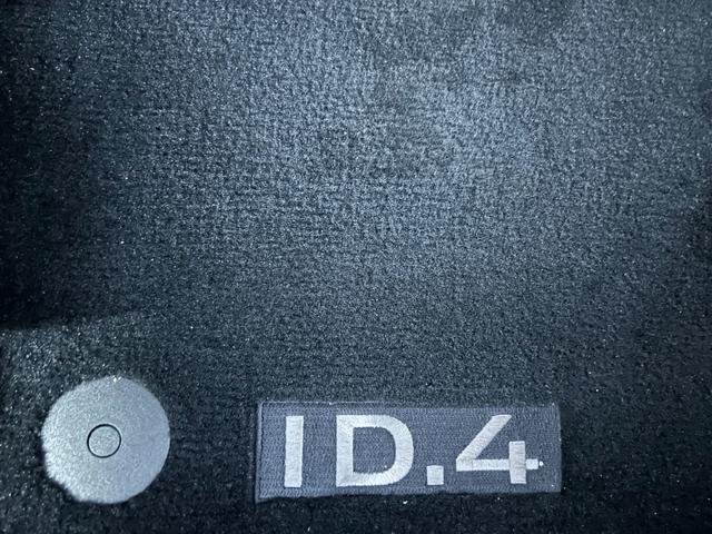 ID.4 プロ ローンチエディション デモカー 禁煙車 AA未出品 ACC パノラマガラスルーフ 純20AW アラウンドビューカメラ 純インフォテイメントシステム LEDマトリックスヘッドライト F&Rドラレコ ETC パワーテールゲート(37枚目)