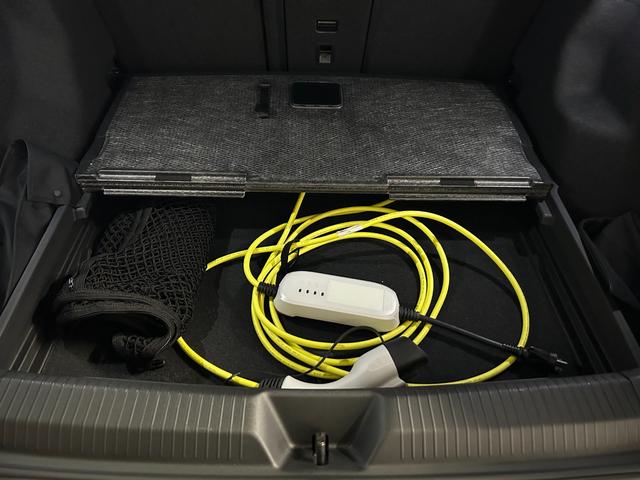 ID.4 プロ ローンチエディション デモカー 禁煙車 AA未出品 ACC パノラマガラスルーフ 純20AW アラウンドビューカメラ 純インフォテイメントシステム LEDマトリックスヘッドライト F&Rドラレコ ETC パワーテールゲート(42枚目)