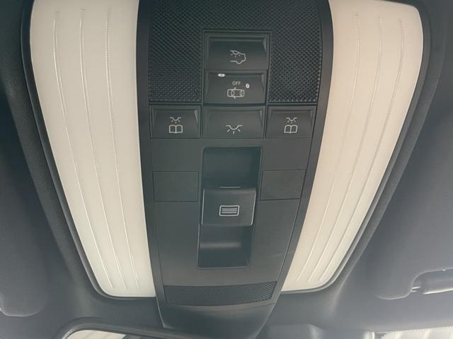 Ｅクラス Ｅ２５０　アバンギャルド　ユーザー買取　禁煙　パノラミックスライディングルーフ　黒革シート白ステッチ　純ＡＭＧ１８ＡＷ　純ナビＴＶ　バック＆３６０度カメラ　Ｆ＆Ｒシートヒーター　ＥＴＣ　純スマートキー２個　純ＡＭＧフロアマット（35枚目）