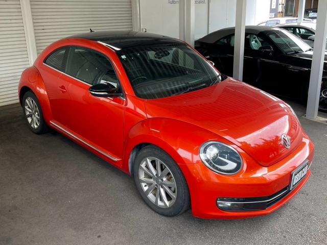 ザ・ビートル クラブ 500台限定 ユーザー買取 禁煙車 純正17インチアルミ バックモニター アップルカープレイ ブルートゥース ETC 純正スマートキー 純正フロアマット(2枚目)