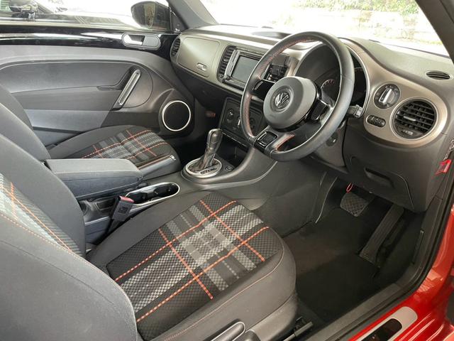 ザ・ビートル クラブ 500台限定 ユーザー買取 禁煙車 純正17インチアルミ バックモニター アップルカープレイ ブルートゥース ETC 純正スマートキー 純正フロアマット(10枚目)