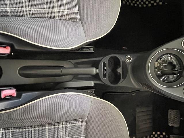 ５００ ツインエア　ラウンジ　禁煙車　純正１５インチアルミ　ガラスルーフ　カロッツェリアナビＴＶ　パークアシスト　ブルートゥース　ＥＴＣ　純正キーレス付キー　純正フロアマット（18枚目）