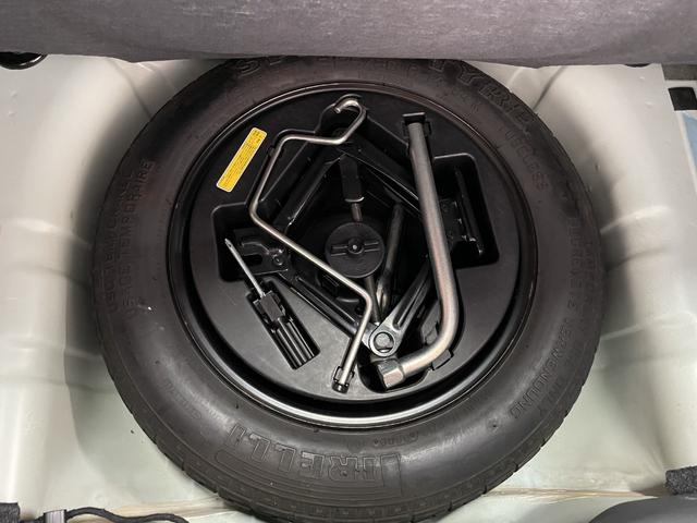 ５００ ツインエア　ラウンジ　禁煙車　純正１５インチアルミ　ガラスルーフ　カロッツェリアナビＴＶ　パークアシスト　ブルートゥース　ＥＴＣ　純正キーレス付キー　純正フロアマット（30枚目）