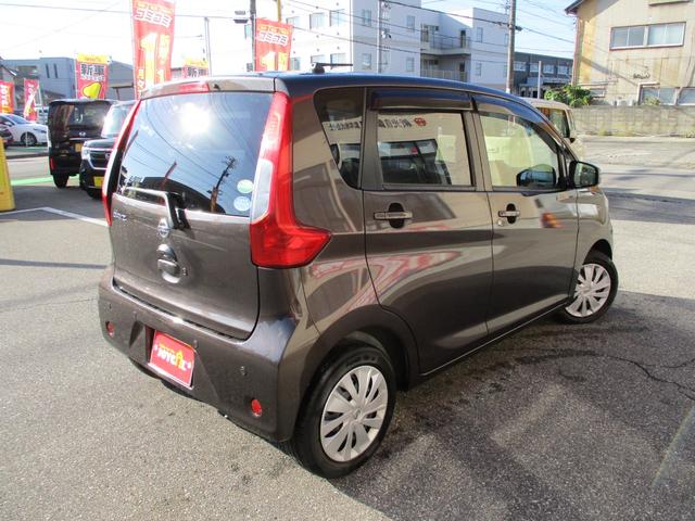 デイズ  4WD 衝突軽減ブレーキ 全方位バックモニター 新品フルセグナビ Bluetooth ETC車載器 アイドリングストップ プッシュスターター スマートキー 横滑り防止 シートヒーター(2枚目)