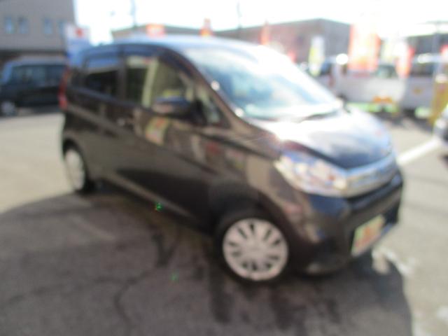 デイズ  4WD 衝突軽減ブレーキ 全方位バックモニター 新品フルセグナビ Bluetooth ETC車載器 アイドリングストップ プッシュスターター スマートキー 横滑り防止 シートヒーター(8枚目)