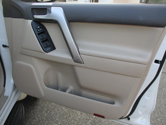 ランドクルーザープラド ＴＸ　Ｌパッケージ　４ＷＤ　ディーゼル　衝突軽減ブレーキ　モデリスタエアロ　サンルーフ　本革シート　バックカメラ　フルセグナビ　ＥＴＣ　６エアバッグ　ＬＥＤオートライト　クルコン　リースアップ　ユーザー買取ワンオーナー車（36枚目）