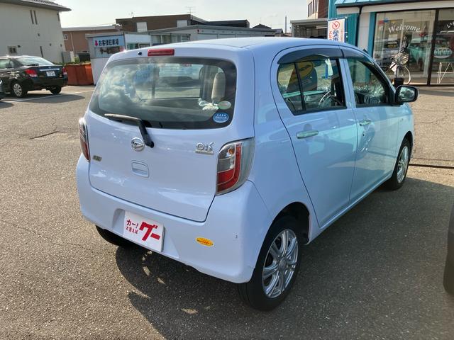 ミライース Ｘｆ　４ＷＤ　キーレスエントリー　ＣＤプレイヤー　寒冷地仕様　電動格納ドアミラー　運転席・助手席エアバッグ　ＡＢＳ　衝突安全ボディ　アイドリングストップ（12枚目）