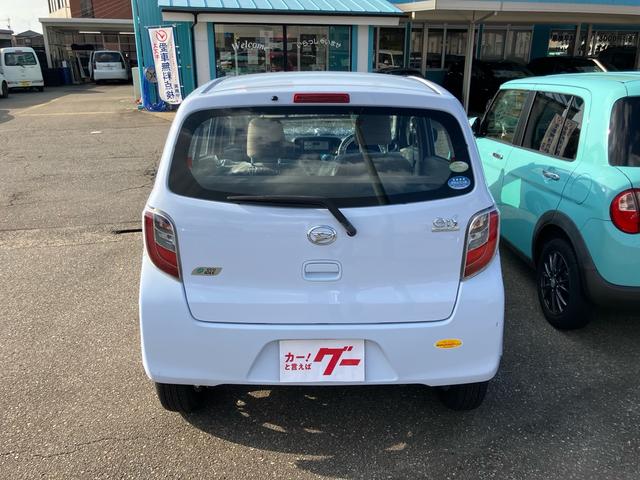 ミライース Ｘｆ　４ＷＤ　キーレスエントリー　ＣＤプレイヤー　寒冷地仕様　電動格納ドアミラー　運転席・助手席エアバッグ　ＡＢＳ　衝突安全ボディ　アイドリングストップ（13枚目）