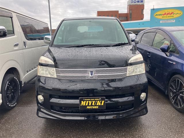 ヴォクシー Ｚ　煌　４ＷＤ　キーレス　ナビ　バックカメラ　両側スライドドア　ＨＩＤヘッドライト　３列シート　フルフラットシート　運転席・助手席エアバッグ　ＡＢＳ　衝突安全ボディ　パワーウインドウ　パワーステアリング（2枚目）