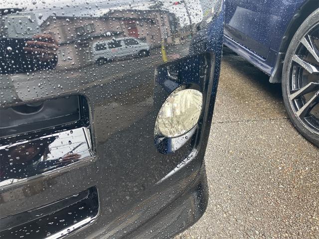 ヴォクシー Ｚ　煌　４ＷＤ　キーレス　ナビ　バックカメラ　両側スライドドア　ＨＩＤヘッドライト　３列シート　フルフラットシート　運転席・助手席エアバッグ　ＡＢＳ　衝突安全ボディ　パワーウインドウ　パワーステアリング（7枚目）