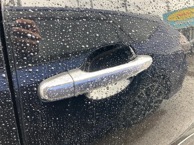 ヴォクシー Ｚ　煌　４ＷＤ　キーレス　ナビ　バックカメラ　両側スライドドア　ＨＩＤヘッドライト　３列シート　フルフラットシート　運転席・助手席エアバッグ　ＡＢＳ　衝突安全ボディ　パワーウインドウ　パワーステアリング（10枚目）