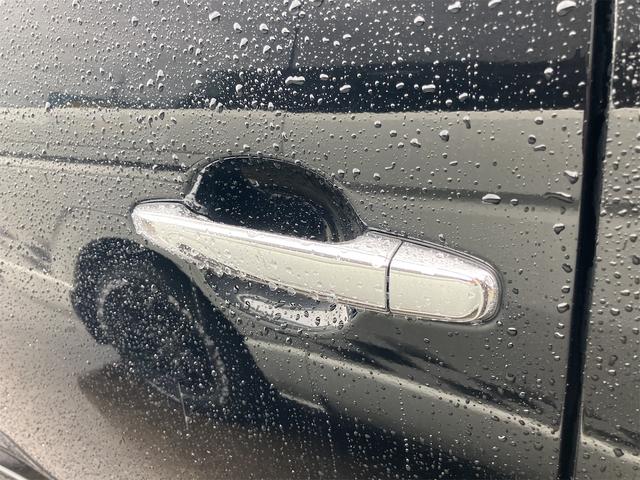 ヴォクシー Ｚ　煌　４ＷＤ　キーレス　ナビ　バックカメラ　両側スライドドア　ＨＩＤヘッドライト　３列シート　フルフラットシート　運転席・助手席エアバッグ　ＡＢＳ　衝突安全ボディ　パワーウインドウ　パワーステアリング（13枚目）