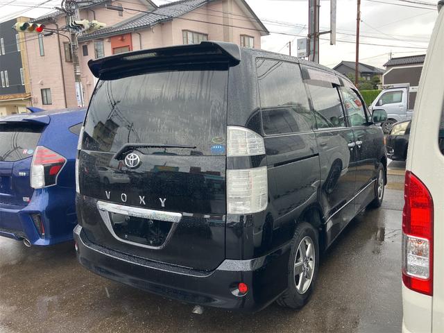 ヴォクシー Ｚ　煌　４ＷＤ　キーレス　ナビ　バックカメラ　両側スライドドア　ＨＩＤヘッドライト　３列シート　フルフラットシート　運転席・助手席エアバッグ　ＡＢＳ　衝突安全ボディ　パワーウインドウ　パワーステアリング（14枚目）
