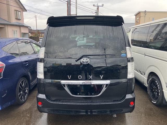 ヴォクシー Ｚ　煌　４ＷＤ　キーレス　ナビ　バックカメラ　両側スライドドア　ＨＩＤヘッドライト　３列シート　フルフラットシート　運転席・助手席エアバッグ　ＡＢＳ　衝突安全ボディ　パワーウインドウ　パワーステアリング（15枚目）