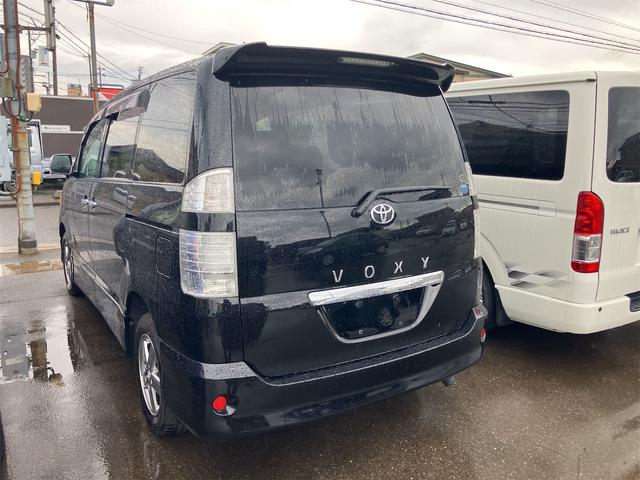 ヴォクシー Ｚ　煌　４ＷＤ　キーレス　ナビ　バックカメラ　両側スライドドア　ＨＩＤヘッドライト　３列シート　フルフラットシート　運転席・助手席エアバッグ　ＡＢＳ　衝突安全ボディ　パワーウインドウ　パワーステアリング（16枚目）