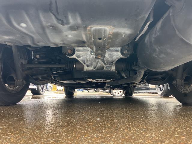 ヴォクシー Ｚ　煌　４ＷＤ　キーレス　ナビ　バックカメラ　両側スライドドア　ＨＩＤヘッドライト　３列シート　フルフラットシート　運転席・助手席エアバッグ　ＡＢＳ　衝突安全ボディ　パワーウインドウ　パワーステアリング（20枚目）