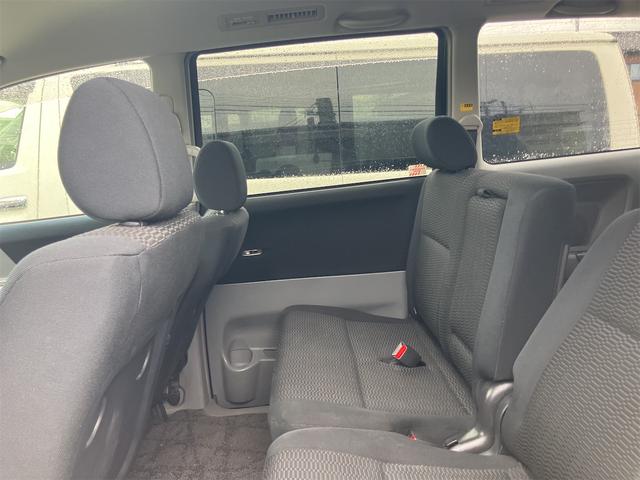 ヴォクシー Ｚ　煌　４ＷＤ　キーレス　ナビ　バックカメラ　両側スライドドア　ＨＩＤヘッドライト　３列シート　フルフラットシート　運転席・助手席エアバッグ　ＡＢＳ　衝突安全ボディ　パワーウインドウ　パワーステアリング（27枚目）