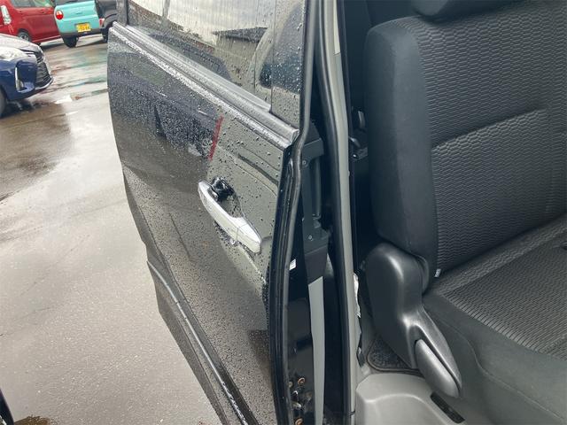 ヴォクシー Ｚ　煌　４ＷＤ　キーレス　ナビ　バックカメラ　両側スライドドア　ＨＩＤヘッドライト　３列シート　フルフラットシート　運転席・助手席エアバッグ　ＡＢＳ　衝突安全ボディ　パワーウインドウ　パワーステアリング（31枚目）