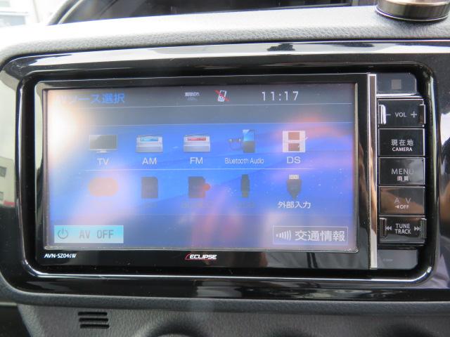 ヴィッツ １．０Ｆ　スマートスタイル　エアコン　パワーステアリング　集中ドアロック　ＣＤ　フルセグ　メモリナビ　ＡＢＳ　ＥＳＣ　特別仕様車　ワンオーナー　Ｂｌｕｅｔｏｏｔｈ（10枚目）