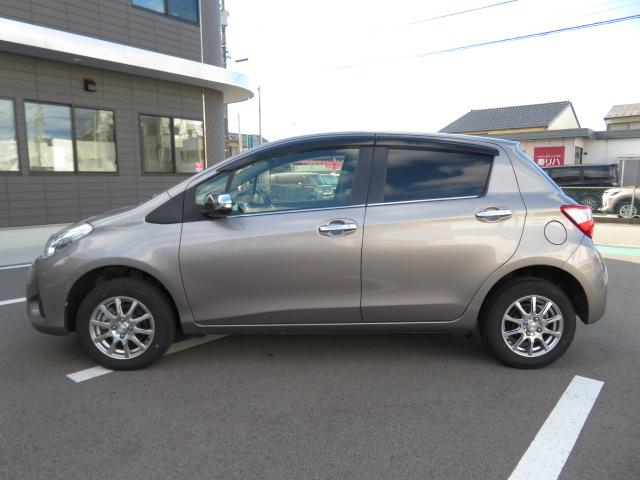 ヴィッツ ジュエラ　エアコン　パワーステアリング　ＬＥＤヘッドライト　４ＷＤ　フルセグ　メモリナビ　バックカメラ　ＥＴＣ　ドラレコ（5枚目）