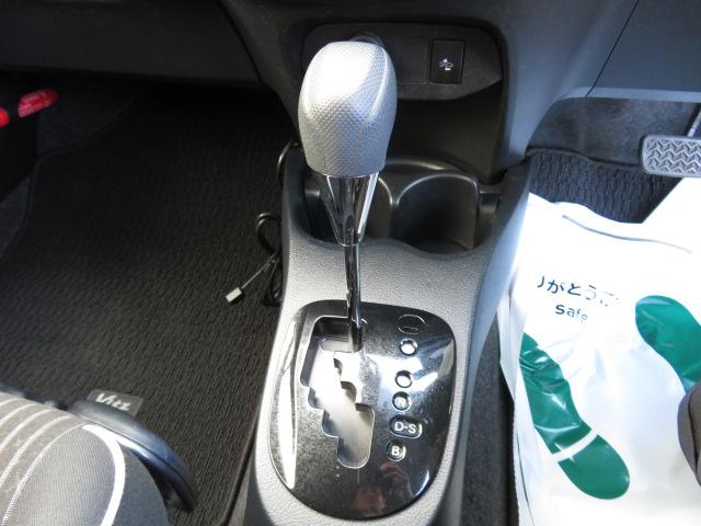 ヴィッツ ジュエラ　エアコン　パワーステアリング　ＬＥＤヘッドライト　４ＷＤ　フルセグ　メモリナビ　バックカメラ　ＥＴＣ　ドラレコ（11枚目）
