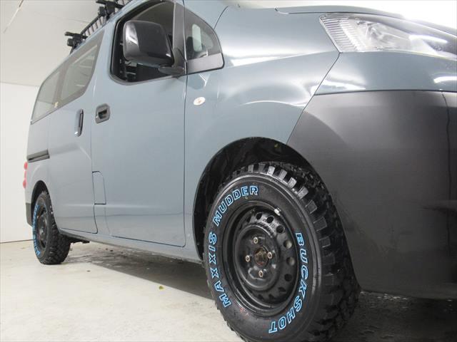 DX VAN-LIFEスタイル車中泊仕様5人乗りバン アンヴェルグレーオールペイント全塗装 室内ウッド調インテリアLED照明調光式 新品GRIPMAXマッドタイヤ 新品大型ルーフレール 寒冷地仕様(25枚目)