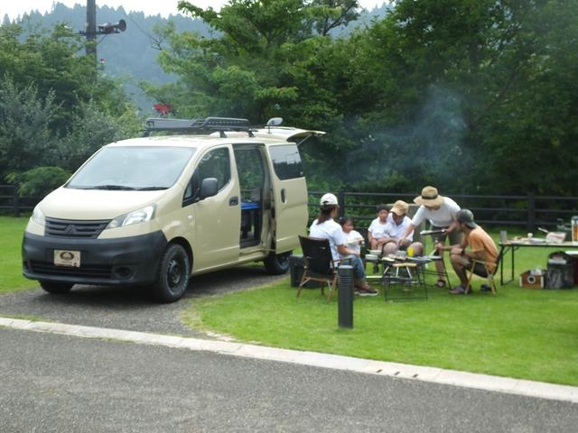 デリカバン ＤＸ　ＶＡＮ－ＬＩＦＥスタイル　室内ウッド調インテリアＬＥＤ照明調光式　新品マキシスマッドタイヤ　新品大型ルーフラック＆ベースキャリア　前後バンパーチッピング仕上げ　ＮＥＷ全塗装アルルブルーカラー（72枚目）