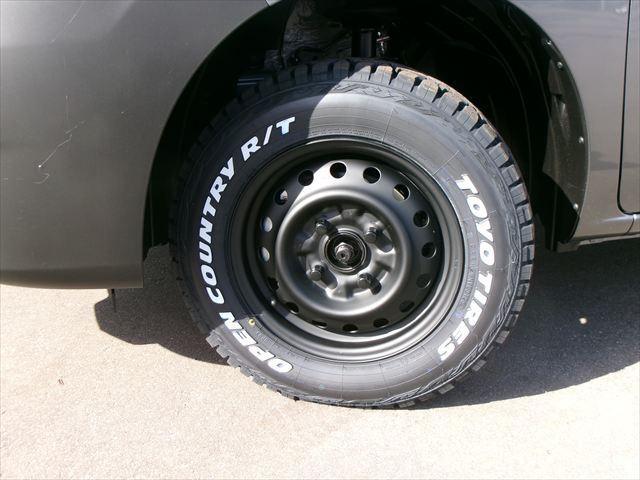 NV200バネットバン DX 登録済み未使用車 4WD バンライフ カスタム 大型ルーフラック オープンカントリーRT ウッド調インテリア マットブラックグリル&ホイール スライドプライバシーガラス 分割セカンドシート(6枚目)