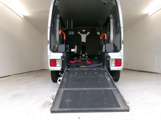 エブリイ 　４ＷＤ　車いす移動車助手席側リアシート　ウィズ仕様スロープ　電動ウインチ付き　禁煙車　法人ワンオーナー車　ストラーダナビＴＶフルセグＢｌｕｅｔｏｏｔｈ　ユピテルドライブレコーダー付（2枚目）