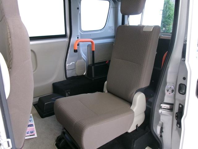 エブリイ 　４ＷＤ　車いす移動車助手席側リアシート　ウィズ仕様スロープ　電動ウインチ付き　禁煙車　法人ワンオーナー車　ストラーダナビＴＶフルセグＢｌｕｅｔｏｏｔｈ　ユピテルドライブレコーダー付（9枚目）