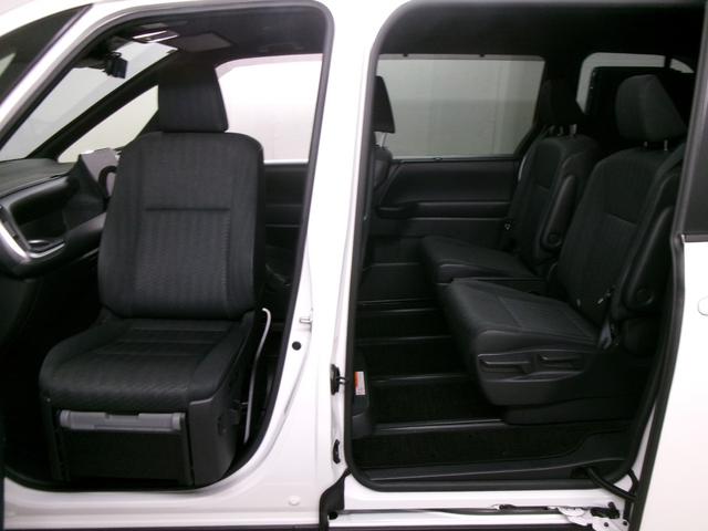 ノア 　車いす仕様タイプ２　サードシート付助手席リフトアップチルトシート　スロープ車いす１基　ワンオーナー車　両側パワースライドドア　ＥＴＣ２．０　７人乗り　純正ナビＴＶフルセグＢｌｕｅｔｏｏｔｈバックカメラ（2枚目）