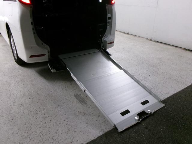 ノア 　車いす仕様タイプ２　サードシート付助手席リフトアップチルトシート　スロープ車いす１基　ワンオーナー車　両側パワースライドドア　ＥＴＣ２．０　７人乗り　純正ナビＴＶフルセグＢｌｕｅｔｏｏｔｈバックカメラ（3枚目）