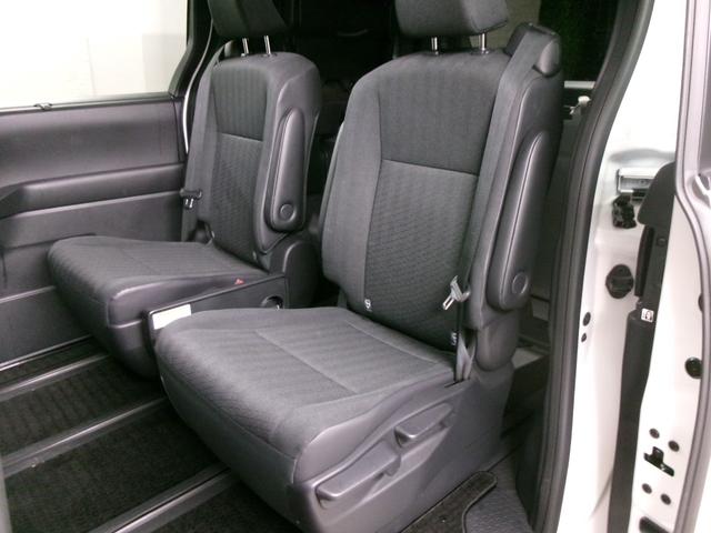 ノア 　車いす仕様タイプ２　サードシート付助手席リフトアップチルトシート　スロープ車いす１基　ワンオーナー車　両側パワースライドドア　ＥＴＣ２．０　７人乗り　純正ナビＴＶフルセグＢｌｕｅｔｏｏｔｈバックカメラ（10枚目）