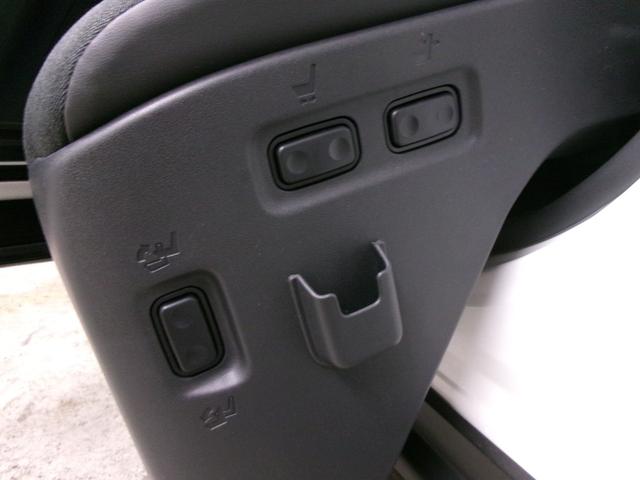 ノア 　車いす仕様タイプ２　サードシート付助手席リフトアップチルトシート　スロープ車いす１基　ワンオーナー車　両側パワースライドドア　ＥＴＣ２．０　７人乗り　純正ナビＴＶフルセグＢｌｕｅｔｏｏｔｈバックカメラ（19枚目）