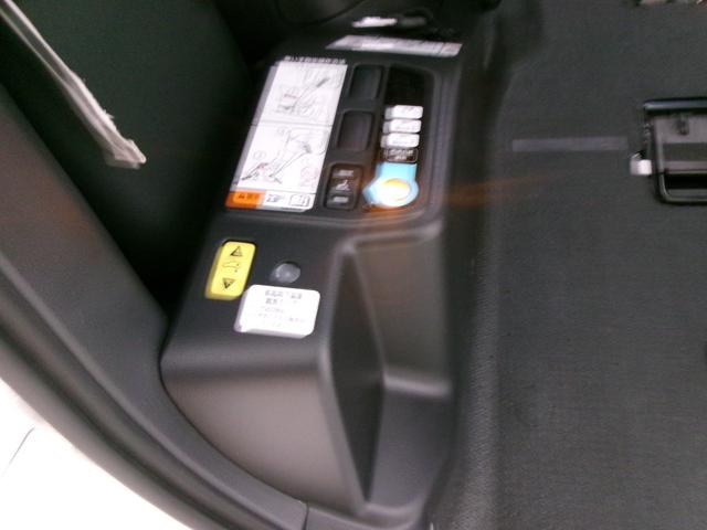 ノア 　車いす仕様タイプ２　サードシート付助手席リフトアップチルトシート　スロープ車いす１基　ワンオーナー車　両側パワースライドドア　ＥＴＣ２．０　７人乗り　純正ナビＴＶフルセグＢｌｕｅｔｏｏｔｈバックカメラ（38枚目）