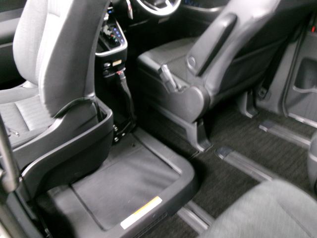 ノア 　車いす仕様タイプ２　サードシート付助手席リフトアップチルトシート　スロープ車いす１基　ワンオーナー車　両側パワースライドドア　ＥＴＣ２．０　７人乗り　純正ナビＴＶフルセグＢｌｕｅｔｏｏｔｈバックカメラ（46枚目）