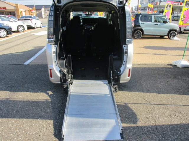 Xウェルキャブ4WD 電動スロープ 電動ウインチ 福祉車両(4枚目)