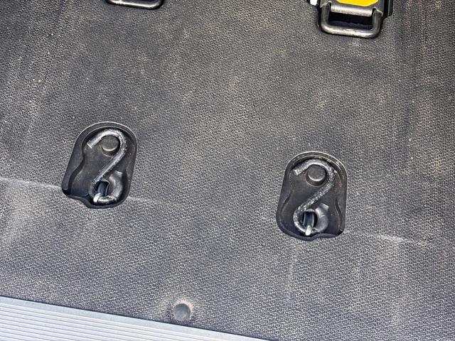 ノア Ｘ　４ＷＤ　スロープ　タイプ１　福祉車両　車いす２人　ニールダウン　後退防止ベルト　車いす電動固定装置（22枚目）