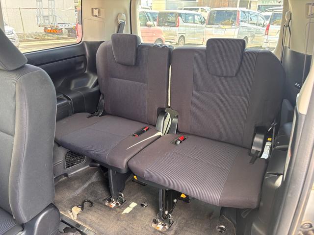 ノア Ｘ　４ＷＤ　スロープ　タイプ１　福祉車両　車いす２人　ニールダウン　後退防止ベルト　車いす電動固定装置（58枚目）