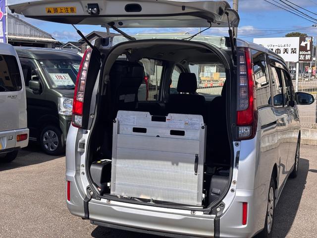 ノア Ｘ　４ＷＤ　スロープ　タイプ１　福祉車両　車いす２人　ニールダウン　後退防止ベルト　車いす電動固定装置（60枚目）