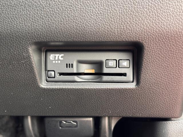 スイフト ハイブリッドＲＳ　４ＷＤ　ナビ　ＥＴＣ　シートヒーター　パドルシフト　フルセグＴＶ　ＤＶＤ　Ｂｌｕｅｔｏｏｔｈ　走行中テレビ視聴可（29枚目）