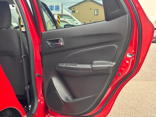 スイフト ハイブリッドＲＳ　４ＷＤ　ナビ　ＥＴＣ　シートヒーター　パドルシフト　フルセグＴＶ　ＤＶＤ　Ｂｌｕｅｔｏｏｔｈ　走行中テレビ視聴可（42枚目）