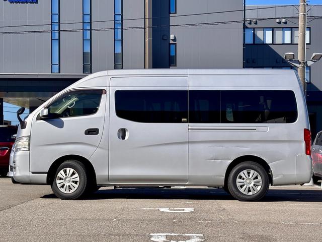 ＮＶ３５０キャラバンバン 　福祉車両　４ＷＤ　チェアキャブ　リアリフト　乗車定員１０人（５人＋車いす４人　／　８人＋車いす２人）　ストレッチャー固定具　オートステップ　手すり　バックカメラ　電動車いす固定装置　送迎車（12枚目）