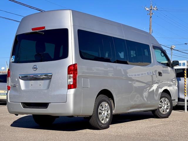ＮＶ３５０キャラバンバン 　福祉車両　４ＷＤ　チェアキャブ　リアリフト　乗車定員１０人（５人＋車いす４人　／　８人＋車いす２人）　ストレッチャー固定具　オートステップ　手すり　バックカメラ　電動車いす固定装置　送迎車（14枚目）