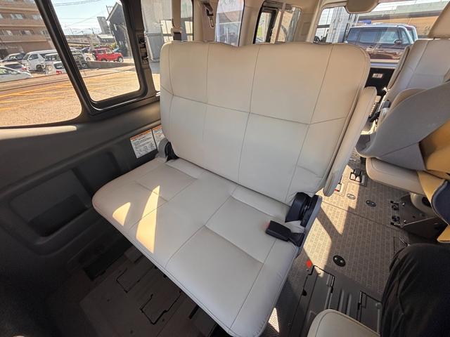 ＮＶ３５０キャラバンバン 　福祉車両　４ＷＤ　チェアキャブ　リアリフト　乗車定員１０人（５人＋車いす４人　／　８人＋車いす２人）　ストレッチャー固定具　オートステップ　手すり　バックカメラ　電動車いす固定装置　送迎車（35枚目）