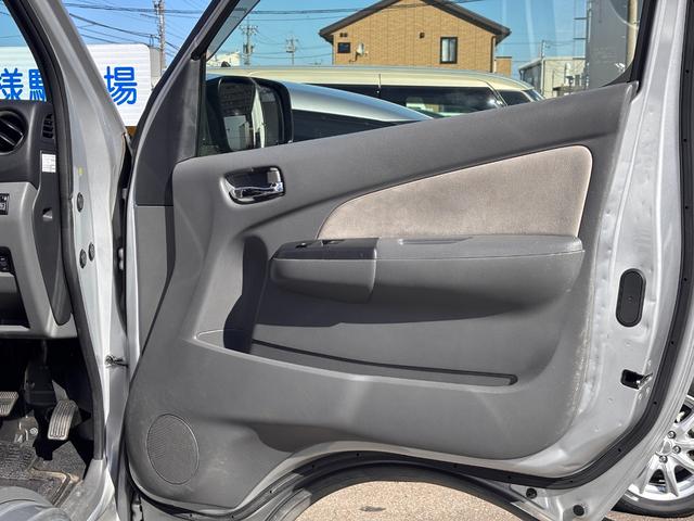 ＮＶ３５０キャラバンバン 　福祉車両　４ＷＤ　チェアキャブ　リアリフト　乗車定員１０人（５人＋車いす４人　／　８人＋車いす２人）　ストレッチャー固定具　オートステップ　手すり　バックカメラ　電動車いす固定装置　送迎車（53枚目）